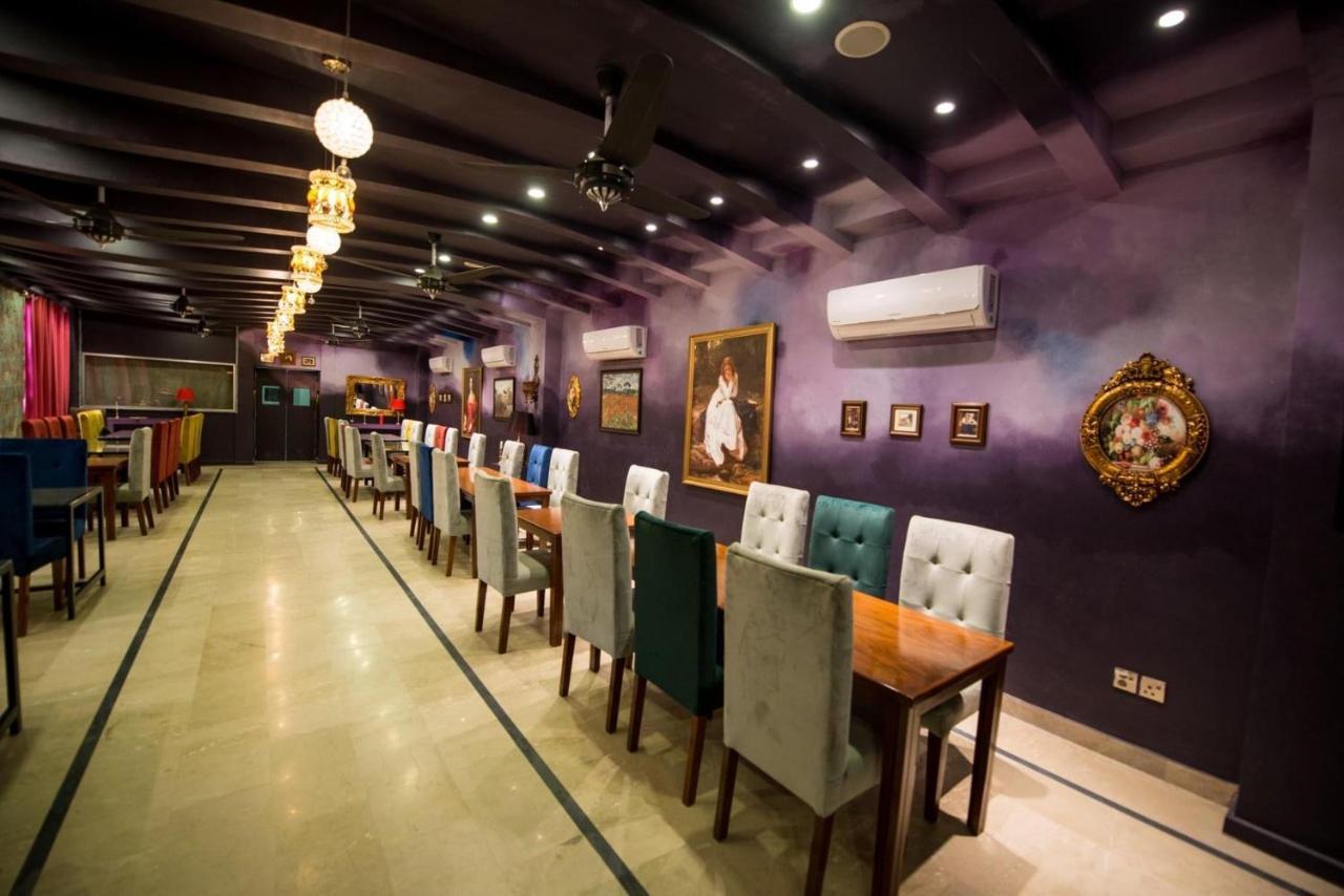 Hotel Holiday Lahore Bagian luar foto