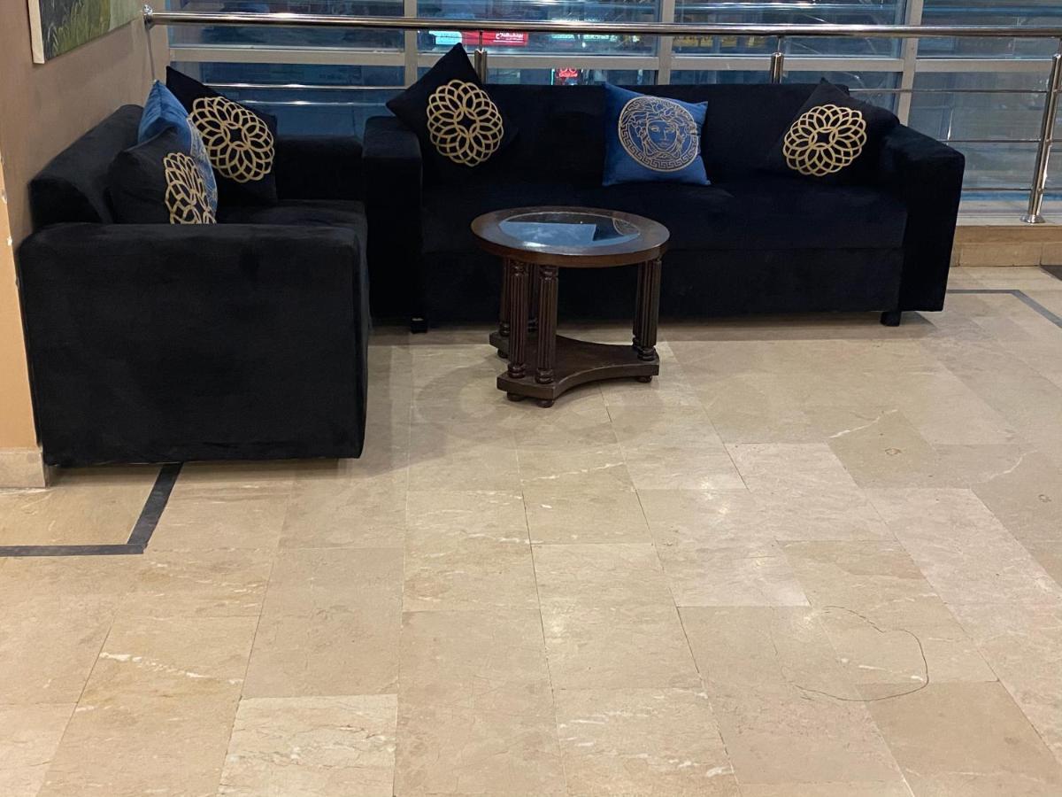 Hotel Holiday Lahore Bagian luar foto