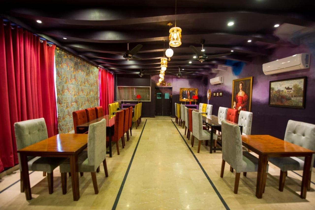 Hotel Holiday Lahore Bagian luar foto